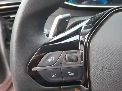 Photo 81 Peugeot 2008  PureTech 130 S&S EAT8