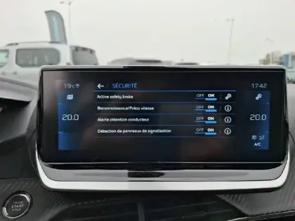 Photo 85 Peugeot 2008  PureTech 130 S&S EAT8