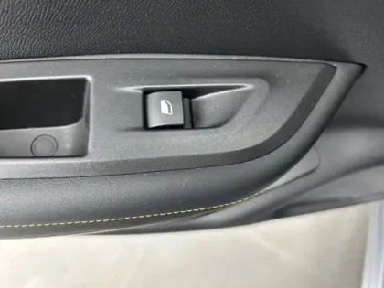 Photo 101 Peugeot 2008  PureTech 130 S&S EAT8