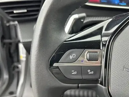 Photo 106 Peugeot 2008  PureTech 130 S&S EAT8