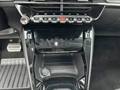 Photo 109 Peugeot 2008  PureTech 130 S&S EAT8