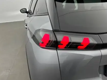 Photo 103 Peugeot 2008  PureTech 130 S&S EAT8