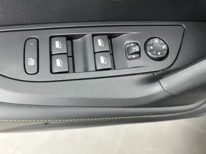 Photo 105 Peugeot 2008  PureTech 130 S&S EAT8