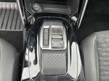 Photo 100 Peugeot 2008  PureTech 130 S&S EAT8