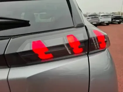 Photo 74 Peugeot 2008  PureTech 130 S&S EAT8