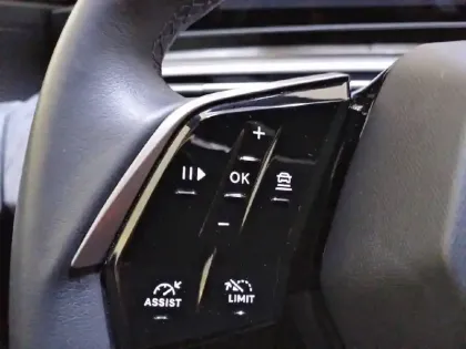 Photo 93 Peugeot 5008  Hybrid 136 e-DCS6