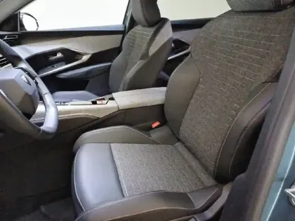 Photo 76 Peugeot 5008  Hybrid 136 e-DCS6