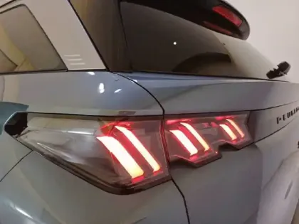 Photo 49 Peugeot 5008  Hybrid 136 e-DCS6