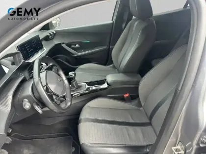 Photo 28 Peugeot 2008  PureTech 130 S&S BVM6