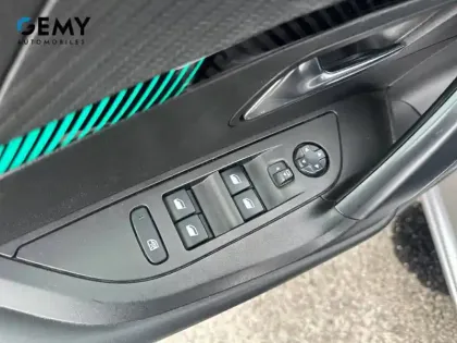 Photo 11 Peugeot 2008  PureTech 130 S&S BVM6