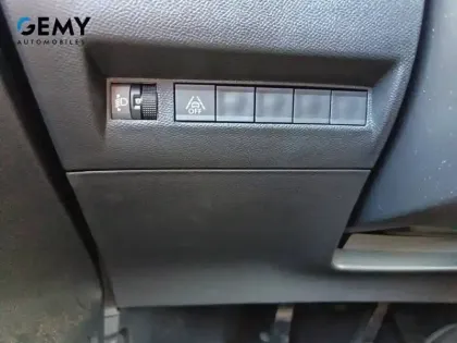 Photo 38 Peugeot 208  PureTech 75 S&S BVM5