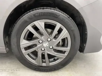 Photo 50 Peugeot 208  PureTech 75 S&S BVM5