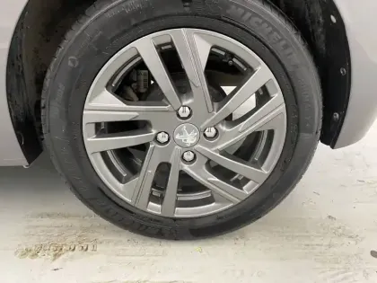 Photo 47 Peugeot 208  PureTech 75 S&S BVM5