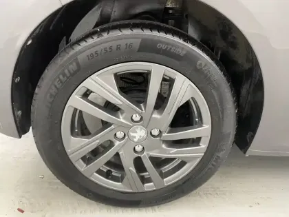 Photo 49 Peugeot 208  PureTech 75 S&S BVM5