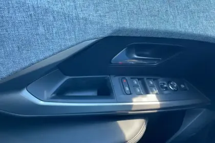 Photo 16 Peugeot 3008  Plug-in Hybrid 195 e-DCS7