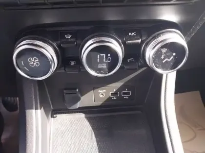 Photo 117 Renault Captur  mild hybrid 140