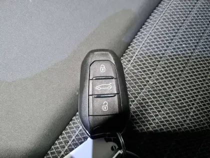 Photo 13 Peugeot 3008  Hybrid 145 e-DCS6