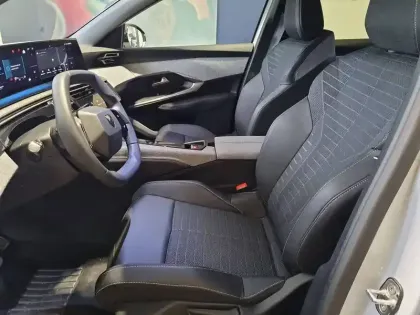 Photo 8 Peugeot 3008  Hybrid 145 e-DCS6