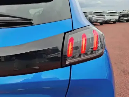 Photo 16 Peugeot 208  PureTech 100 S&S BVM6