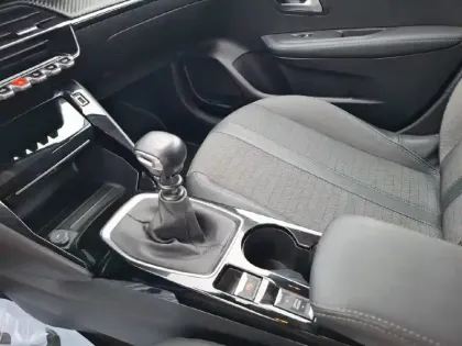 Photo 13 Peugeot 208  PureTech 100 S&S BVM6