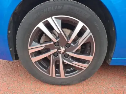 Photo 12 Peugeot 208  PureTech 100 S&S BVM6