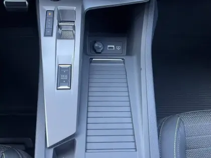 Photo 35 Peugeot 308  SW Hybrid 145 e-DCS6