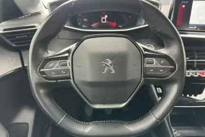 Photo 13 Peugeot 208  PureTech 100 S&S BVM6