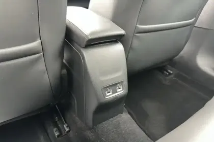 Photo 23 Peugeot 208  PureTech 100 S&S BVM6