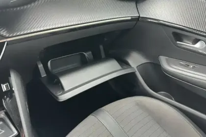 Photo 20 Peugeot 208  PureTech 100 S&S BVM6