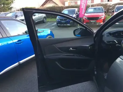 Photo 18 Peugeot 3008  PureTech 130ch S&S EAT8