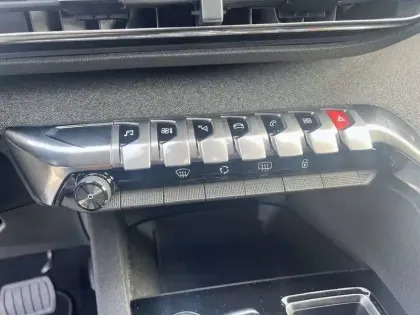 Photo 18 Peugeot 3008  Puretech 130ch S&S EAT8