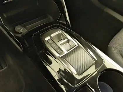 Photo 37 Peugeot 2008  BlueHDi 130 S&S EAT8