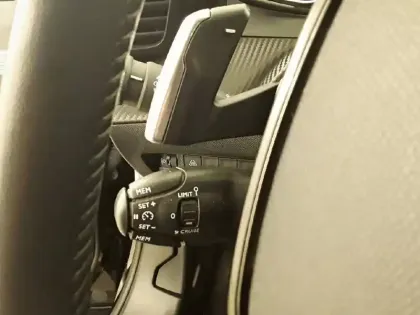 Photo 68 Peugeot 2008  BlueHDi 130 S&S EAT8