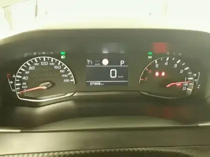 Photo 33 Peugeot 2008  BlueHDi 130 S&S EAT8