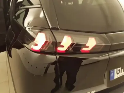 Photo 64 Peugeot 2008  BlueHDi 130 S&S EAT8