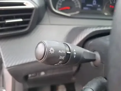 Photo 19 Peugeot 208  PureTech 75 S&S BVM5