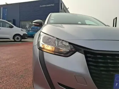 Photo 15 Peugeot 208  PureTech 75 S&S BVM5