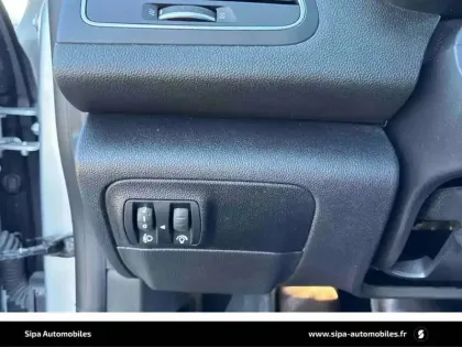 Photo 24 Renault Megane Mégane IV Berline Blue dCi 115