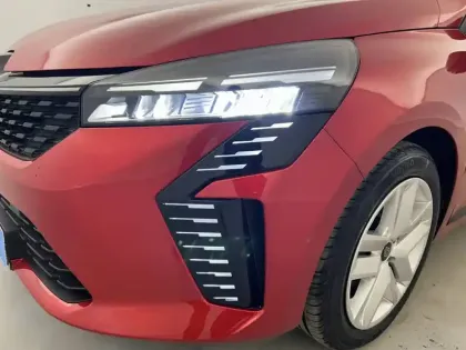 Photo 33 Renault Clio Gén. V (BJA) Ph2 Evolution 5