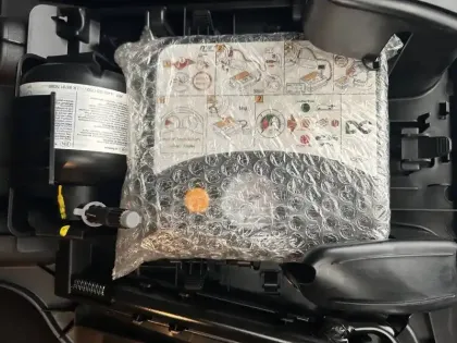 Photo 36 Renault Twingo Gén. III (C07) Ph2 Urban Night 5