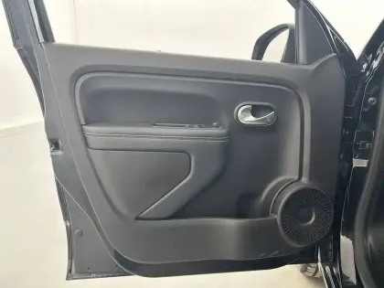 Photo 19 Renault Twingo Gén. III (C07) Ph2 Urban Night 5