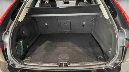 Photo 8 Volvo Xc60  T8 Recharge AWD 303 ch + 87 ch Geartronic 8