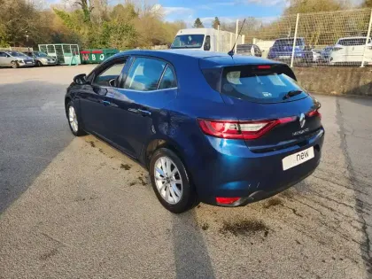 Photo 6 Renault Megane Mégane IV Berline dCi 90 Energy