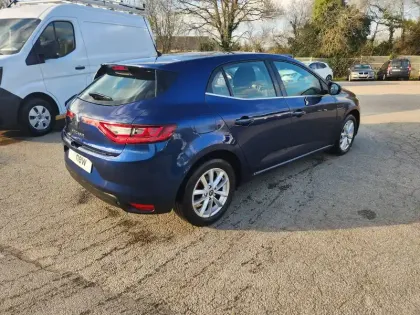 Photo 8 Renault Megane Mégane IV Berline dCi 90 Energy