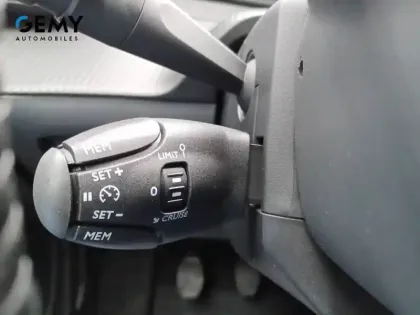 Photo 65 Peugeot 2008  100 S&S BVM6