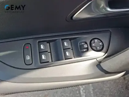 Photo 10 Peugeot 2008  Hybrid 145 e-DCS6