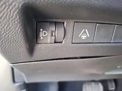 Photo 27 Peugeot 2008  Hybrid 145 e-DCS6