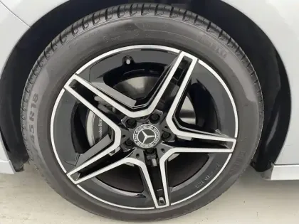 Photo 17 Mercedes Classe B  200 d 8G-DCT