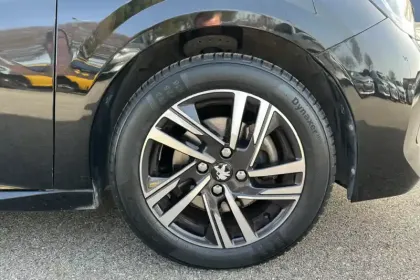 Photo 28 Peugeot 208  PureTech 100 S&S BVM6