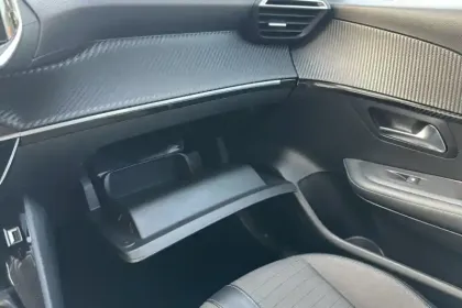 Photo 20 Peugeot 208  PureTech 100 S&S BVM6